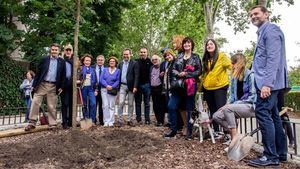 Se planta el primer árbol literario en El Retiro