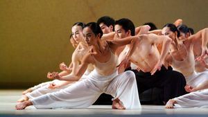 La compañía Cloud Gate Dance Theatre de Taiwán en el Grec Festival de Barcelona