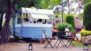Un original foodtruck vintage en Playa Montroig Camping Resort