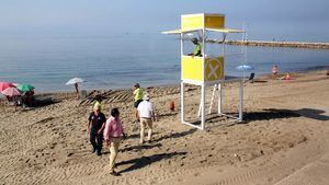 Marbella instala quince nuevos módulos de socorrismo dotados de megafonía