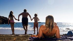 Aumenta un 68% el número de turistas con niños que eligen Canarias