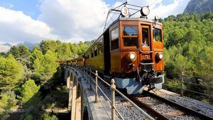 Viaje al Valle de los Naranjos en el Tren de Sóller