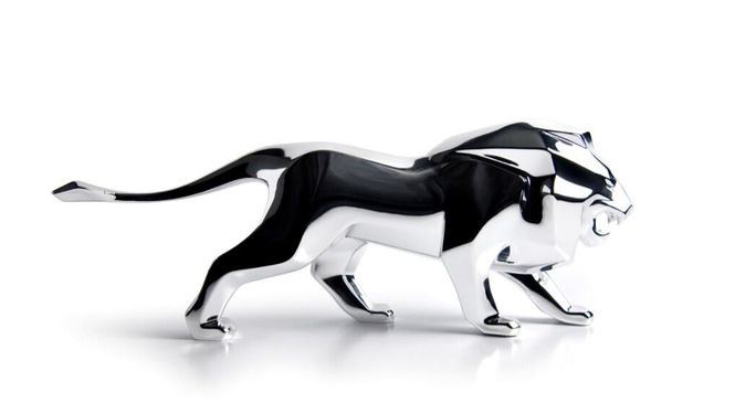 Peugeot celebra más de 200 años de la marca con una figura decorativa de su mítico león