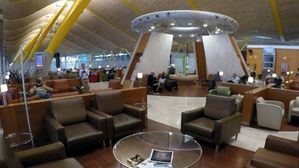 Iberia estrena su Premium Lounge Dalí en la T4 del aeropuerto de Madrid