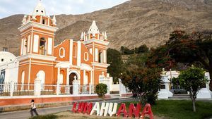 Templo Santiago Apóstol de Lunahuaná en la Plaza de Armas de la ciudad