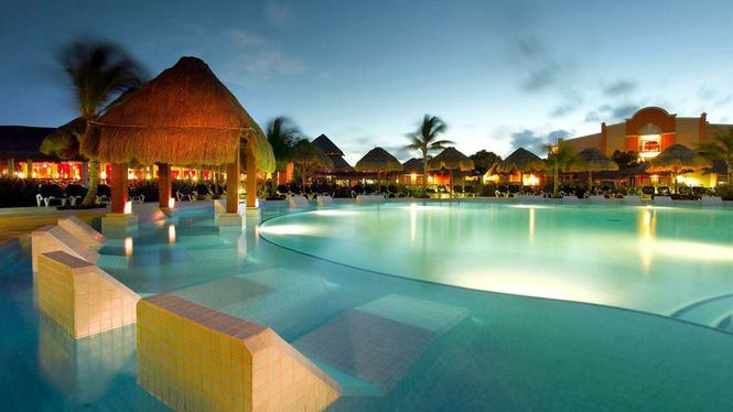 Palladium Hotel Group inaugura dos resorts en México con la presencia de Rafa Nadal y Abel Matutes
