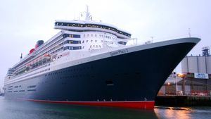 El Queen Mary 2 hace escala en Barcelona durante su vuelta al mundo