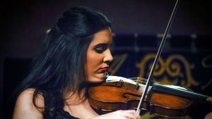 La violinista dominicana Aisha Syed regresa a España para dar un concierto en Valencia