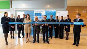 El presidente de Panamá recibe el primer vuelo de Air Europa