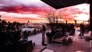 Terraza con vistas al cielo de Madrid