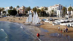 Disfrutar y relajarse en las 26 playas de Sitges