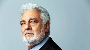 Plácido Domingo recibe en el Teatro de la Zarzuela el Premio Excelente de España