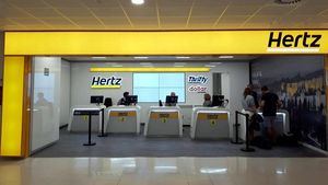 Hertz, Dollar y Thrifty introducen el pago con tarjeta de débito en Europa este verano