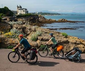 Explorar el Pirineo francés en bicicleta: desde grandes travesías hasta microaventuras inolvidables