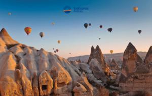 Capadocia, entre ciudades subterráneas y vuelos en globo, un destino imprescindible de Turquía