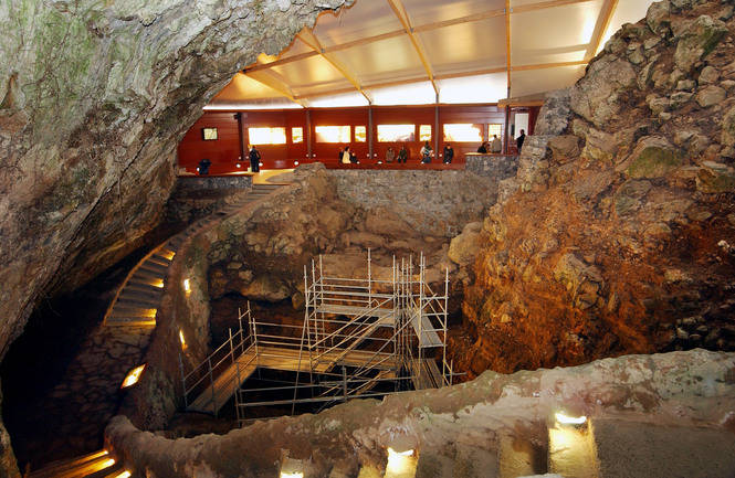 Cueva El Castillo