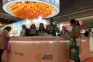 Stand Patronato de Turismo Costa Blanca en la Feria Expovacaciones de Bilbao