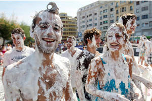 Disfruta de las "batallas" más divertidas del verano con BungalowsClub