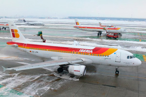 La nieve de Madrid obliga a pasar por deshielo a 70 aviones esta mañana