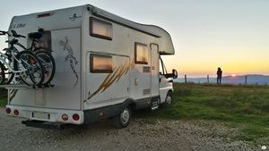 Ideas prácticas para trasportar la moto o bici en la autocaravana