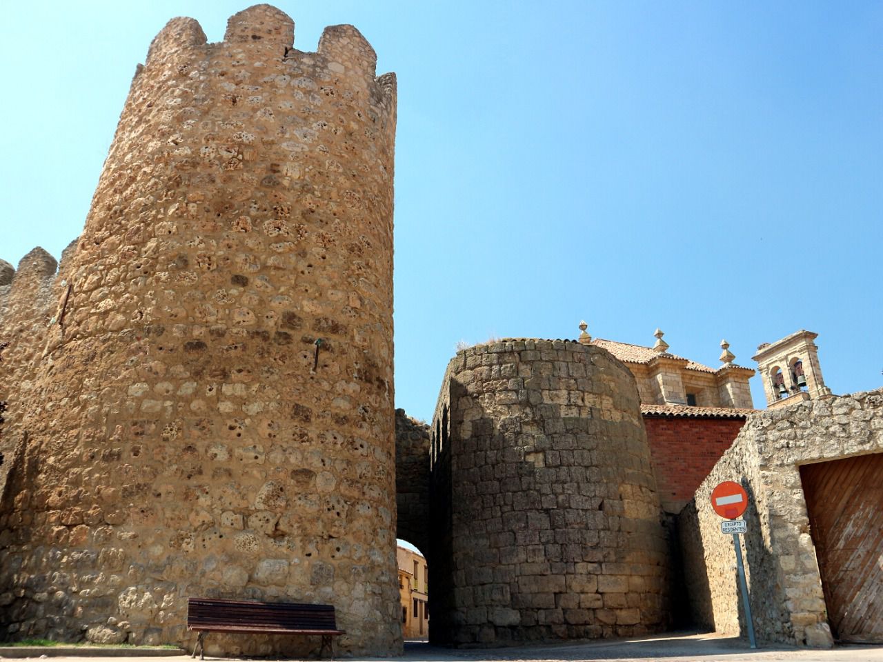 Muralla y Puerta del Azogue. Urueña