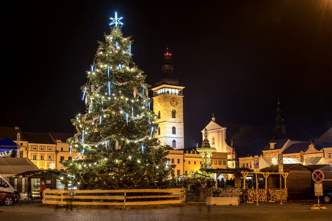 Árbol navideño en Ceske Budejovice