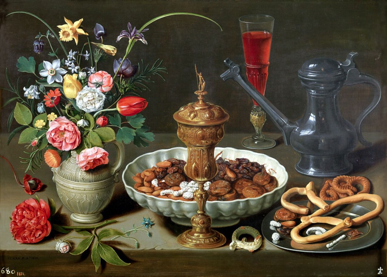 Bodegón con flores, copa de plata dorada, almendras, frutos secos, dulces, panecillos, vino y jarra de peltre Clara Peeters