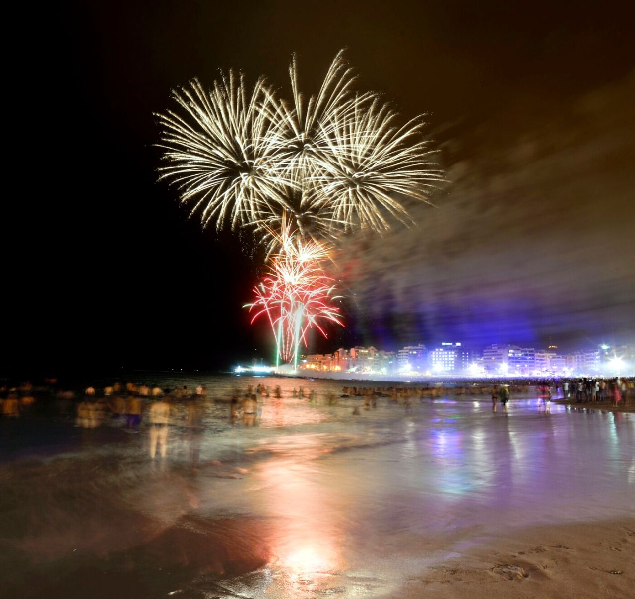 Fuegos artificiales en Las Canteras