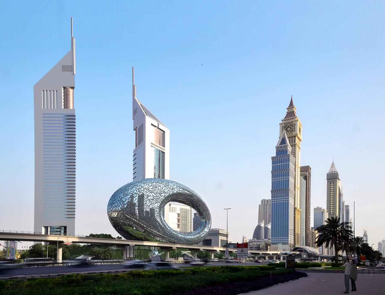 Дубайский сайт. Дубай Museum of the Future. ОАЭ музей будущего Дубай. Музей инноваций Дубай. Музей современного искусства Дубай.