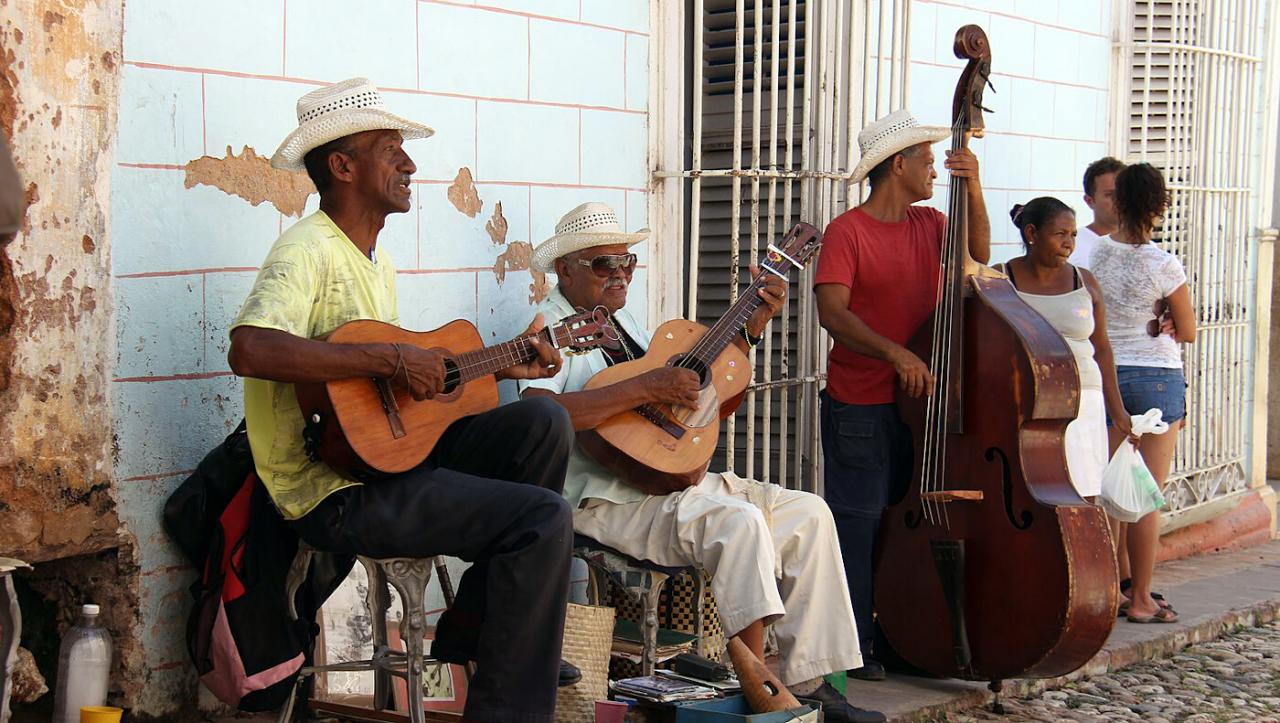 Кубинские песни слушать. Кубинские музыканты. Куба музыканты. Кубинские музыкальные инструменты. Музыкальные Кубы.