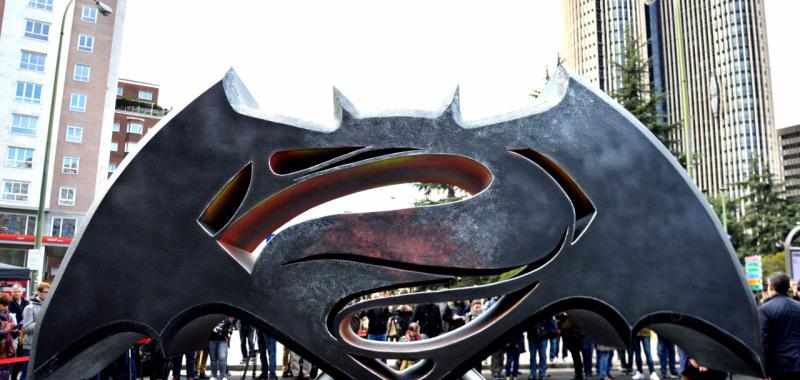Inauguración emblemas Superman, Batman y Wonder Woman  en Madrid 