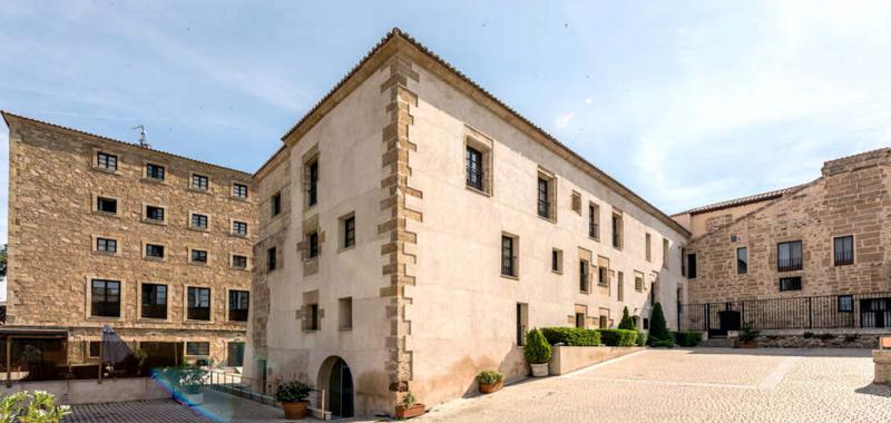 Castillos de piedra con señal wi-fi 