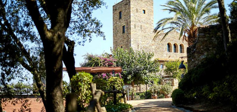 Castillos de piedra con señal wi-fi 