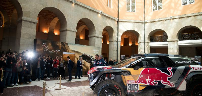 La presidencia de la Comunidad de Madrid homenajea a Carlos Sainz y Lucas Cruz 