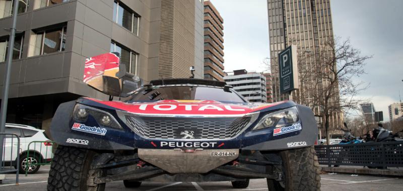 La presidencia de la Comunidad de Madrid homenajea a Carlos Sainz y Lucas Cruz 